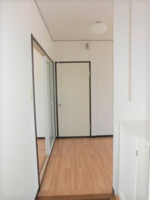 物件内観写真4　(玄関)