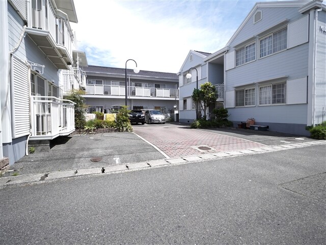 物件外観写真3　(駐車場)