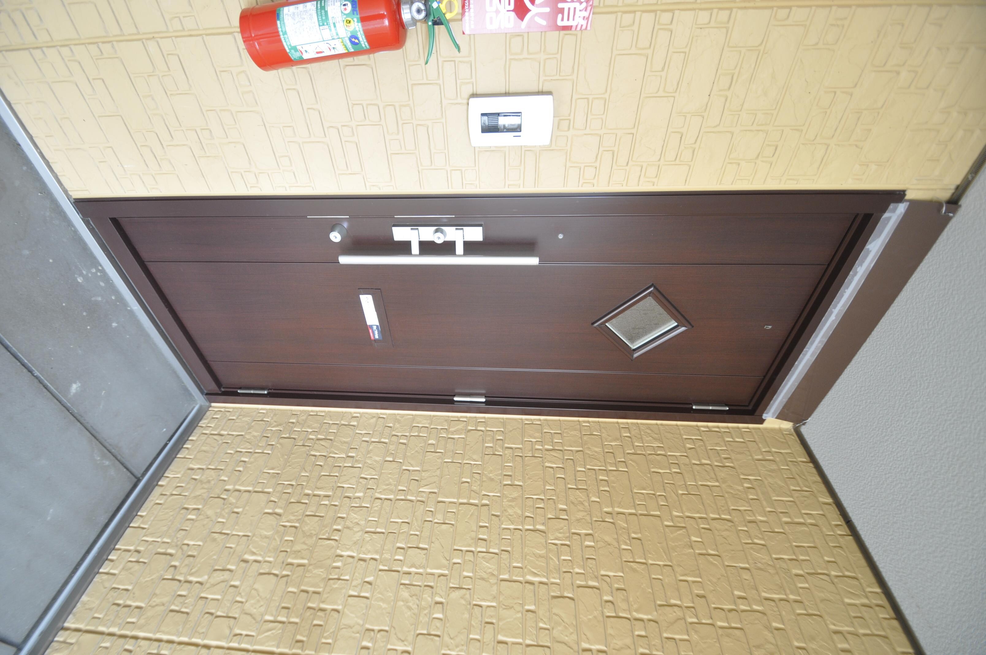 物件内観写真3　(玄関)