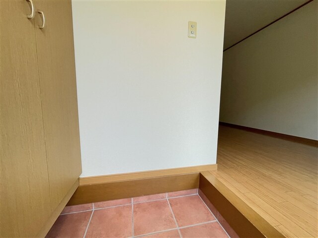 物件内観写真5　(玄関)