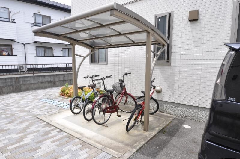 物件外観写真2　(駐輪場)