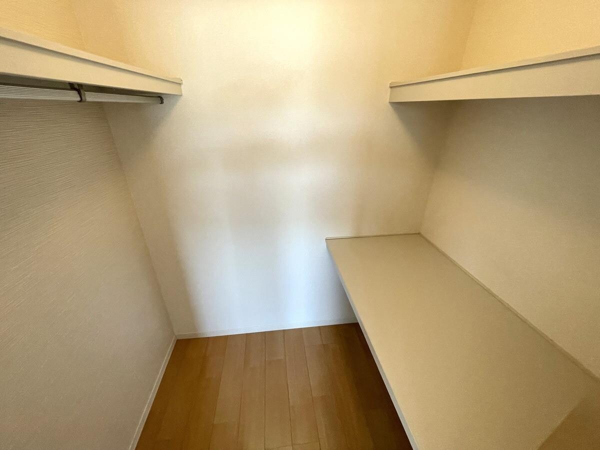 物件内観写真13　(ウォークインクローゼット)