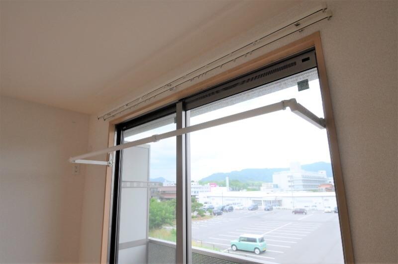 物件内観写真20　(室内物干し)