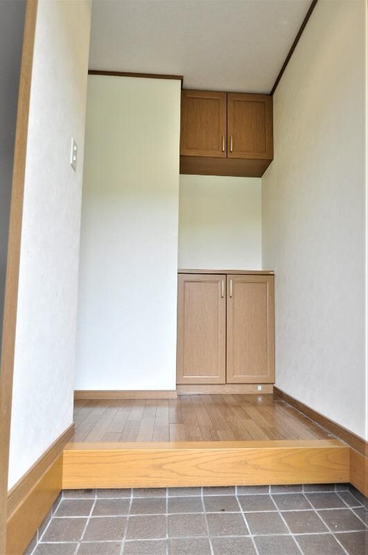 物件内観写真3　(玄関)