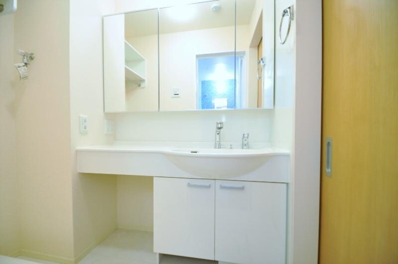 物件内観写真11　(洗面台)