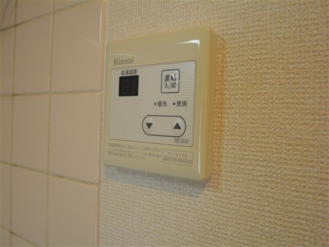 物件内観写真18　(給湯パネル)