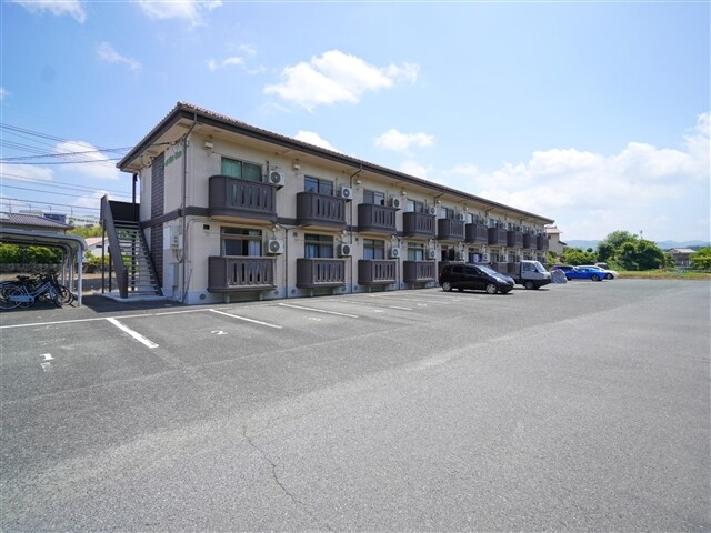 物件外観写真5　(駐車場)