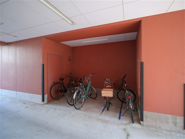 物件外観写真3　(駐輪場)