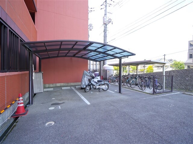 物件外観写真4　(駐輪場)