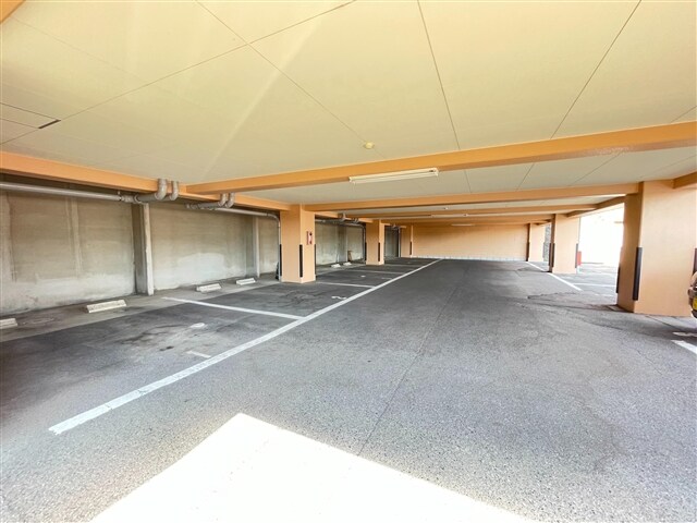 物件外観写真4　(敷地内駐車場)