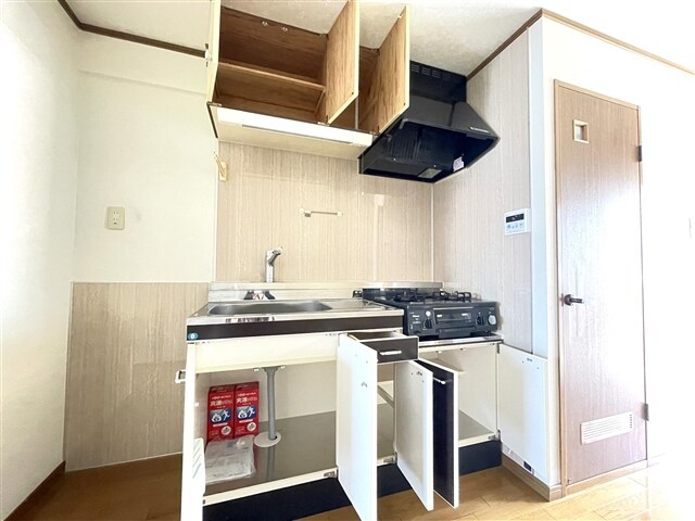 物件内観写真10　(キッチン上部収納)