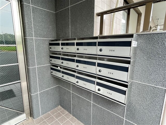 物件外観写真3　(集合ポスト)