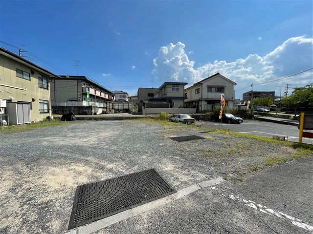 物件外観写真4　(駐車場)