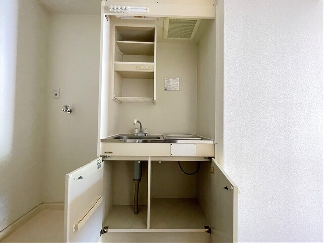 物件内観写真10　(キッチン収納)