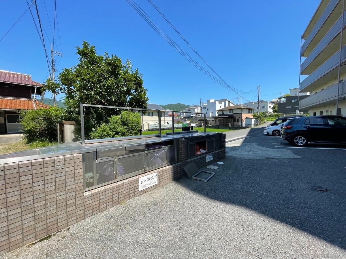 物件外観写真2　(ごみステーション)