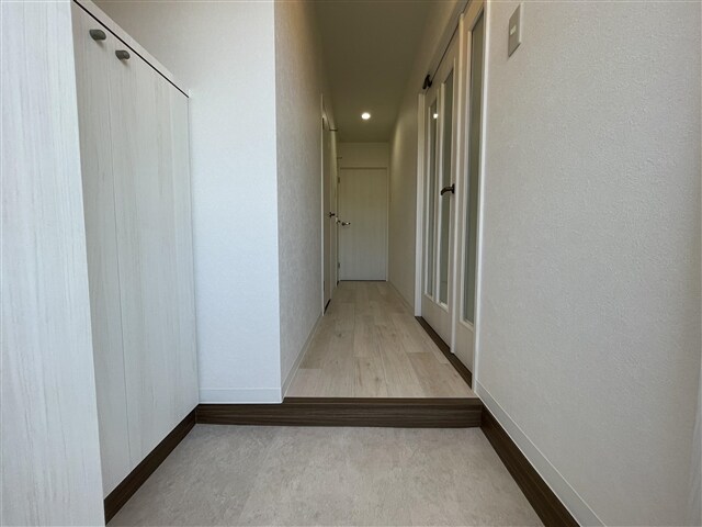 物件内観写真4　(玄関)