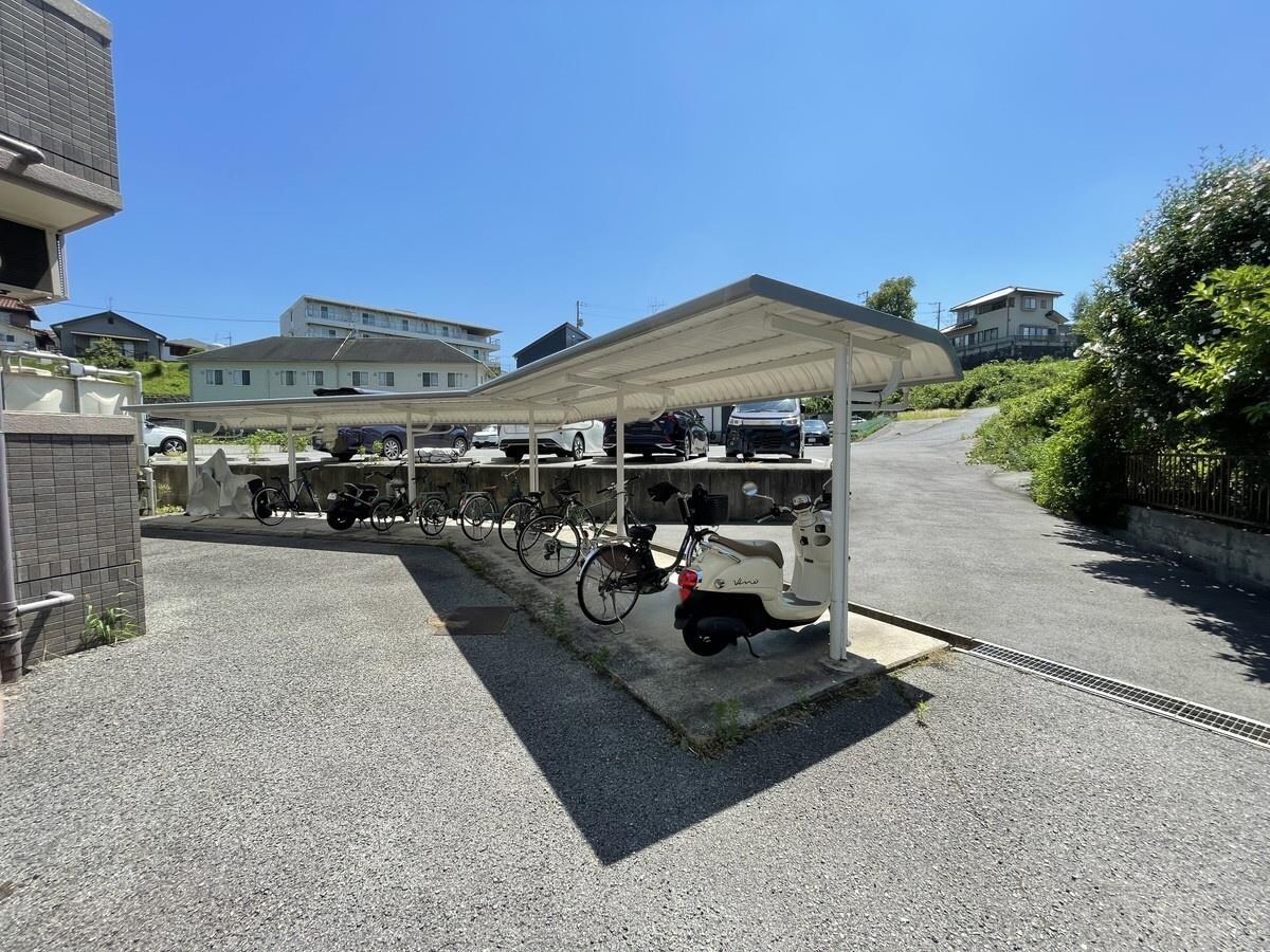 物件外観写真3　(駐輪場)