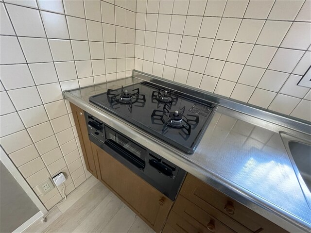 物件内観写真9　(3口コンロ（グリル付き）)