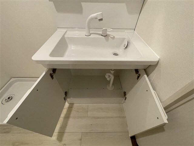物件内観写真16　(洗面台下収納)