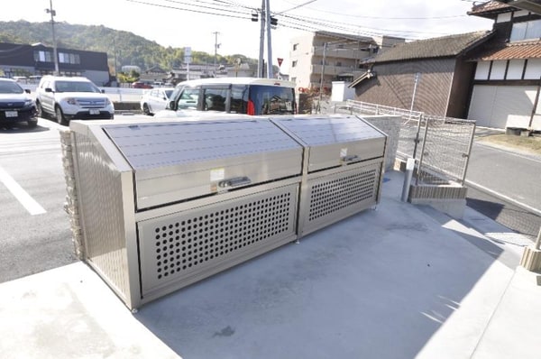 外観(敷地内ゴミステーション)