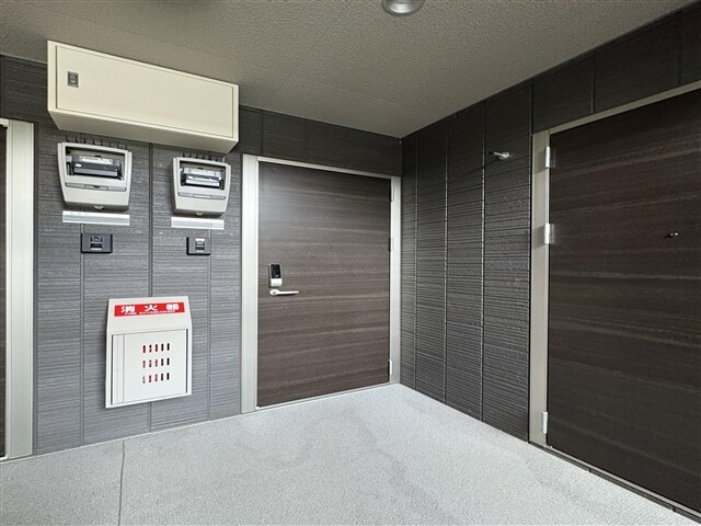 物件内観写真5　(玄関)