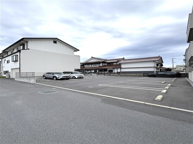 物件外観写真4　(駐車場)