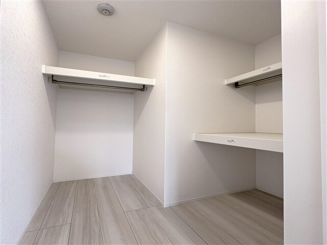 物件内観写真14　(ウォークインクローゼット)