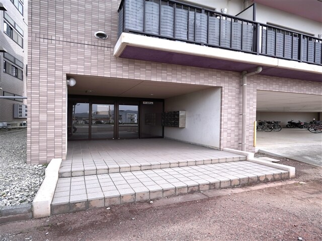 物件外観写真2　(エントランス)