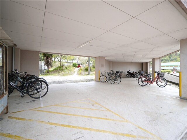 物件外観写真3　(駐輪場)