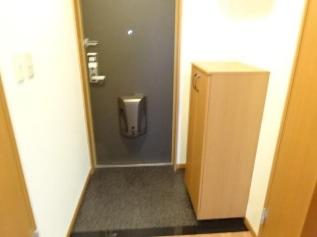 物件内観写真3　(玄関)