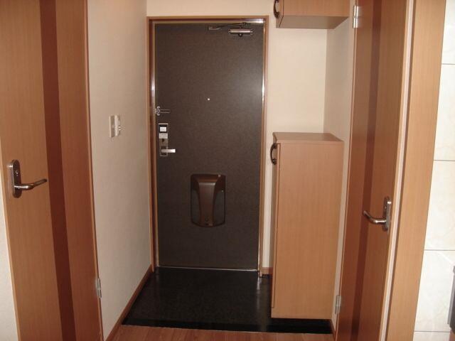 物件内観写真4　(玄関)