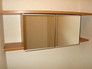 物件内観写真10　(トイレ収納)