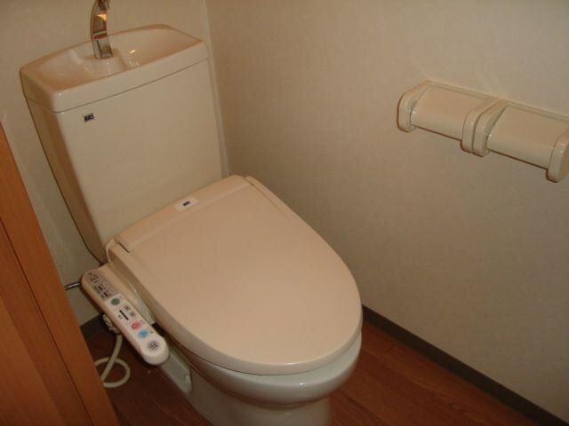 物件内観写真12　(シャワー付トイレ)