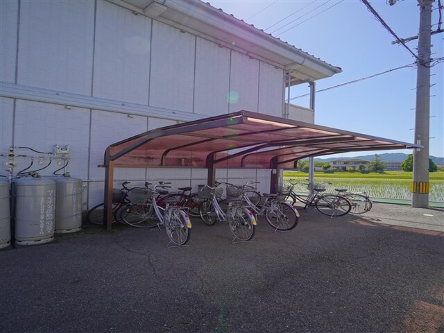 物件外観写真3　(駐輪場)