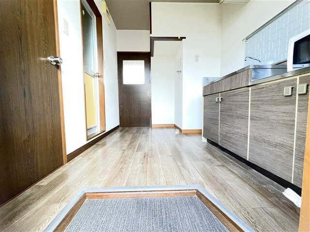 物件内観写真5　(玄関)