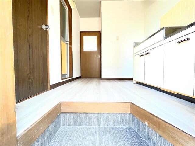 物件内観写真5　(玄関)