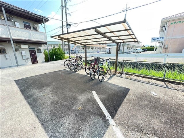 物件外観写真3　(駐輪場)