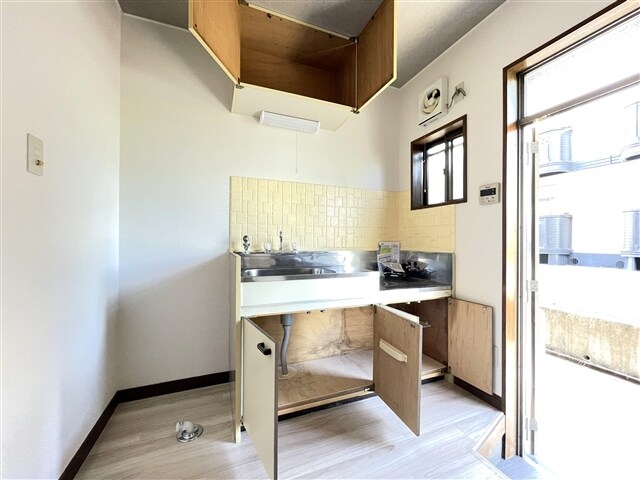 物件内観写真9　(キッチン収納)