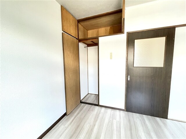 物件内観写真12　(居室収納)