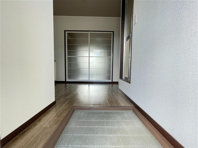 物件内観写真5　(玄関)