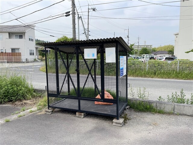 物件外観写真3　(敷地内ゴミ置き場)