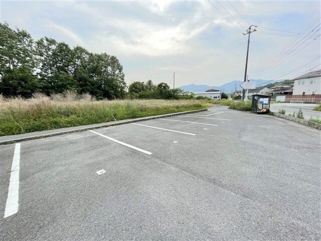 物件外観写真4　(駐車場)