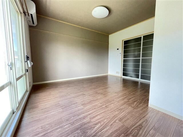 物件内観写真10　(洋室)