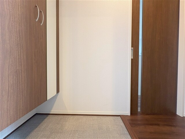 物件内観写真2　(玄関)