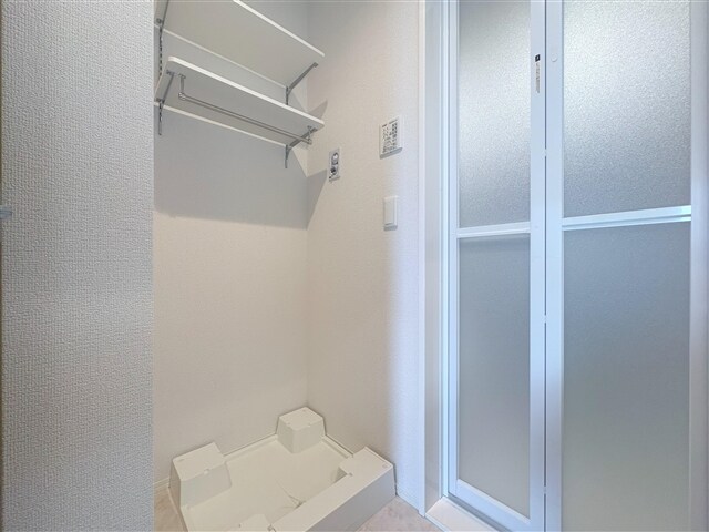 物件内観写真12　(洗濯機置場)