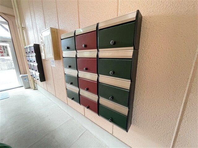 物件外観写真2　(集合ポスト)