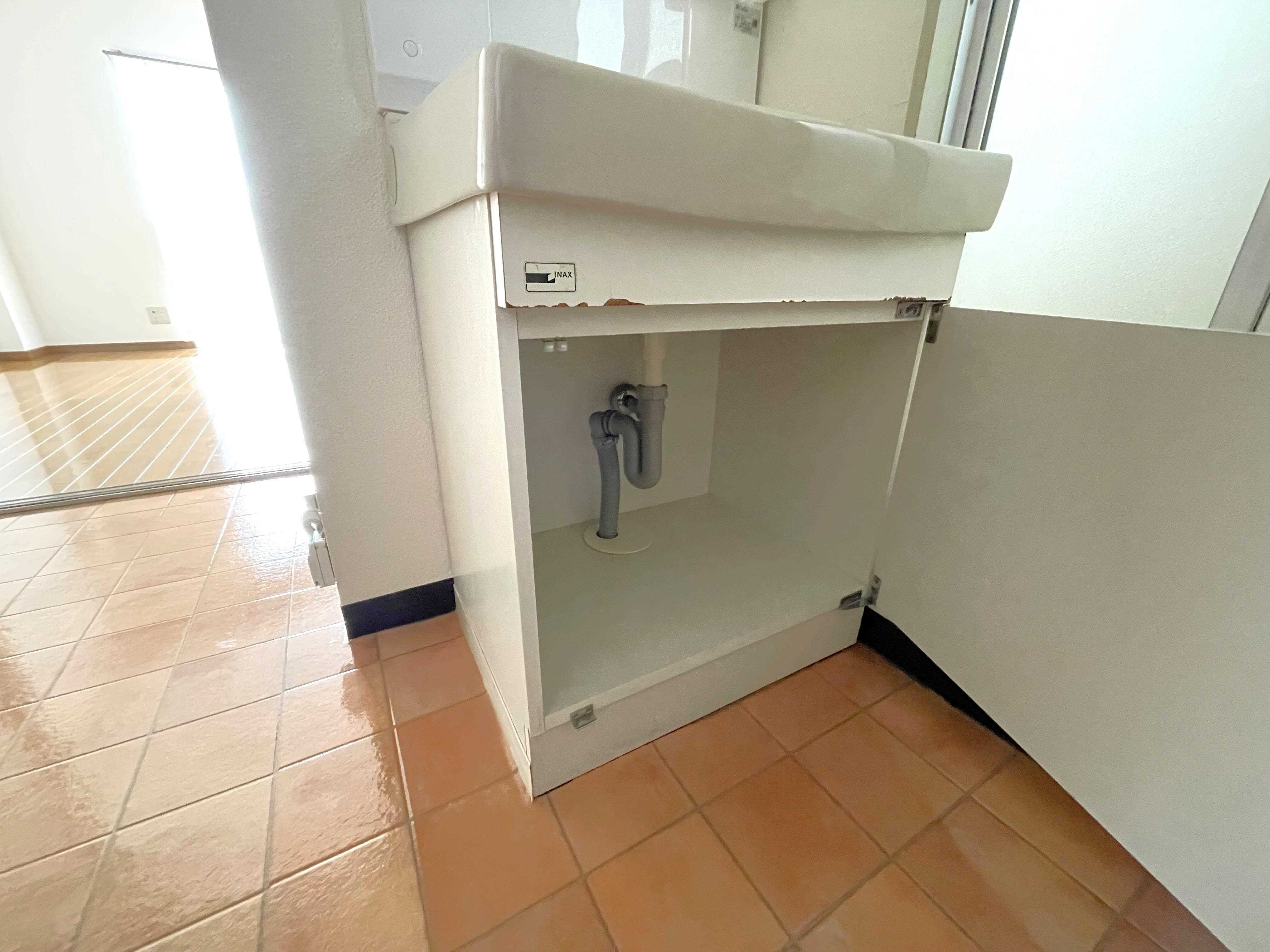 物件内観写真15　(洗面台下収納)