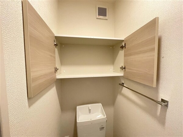 居室(トイレ収納)
