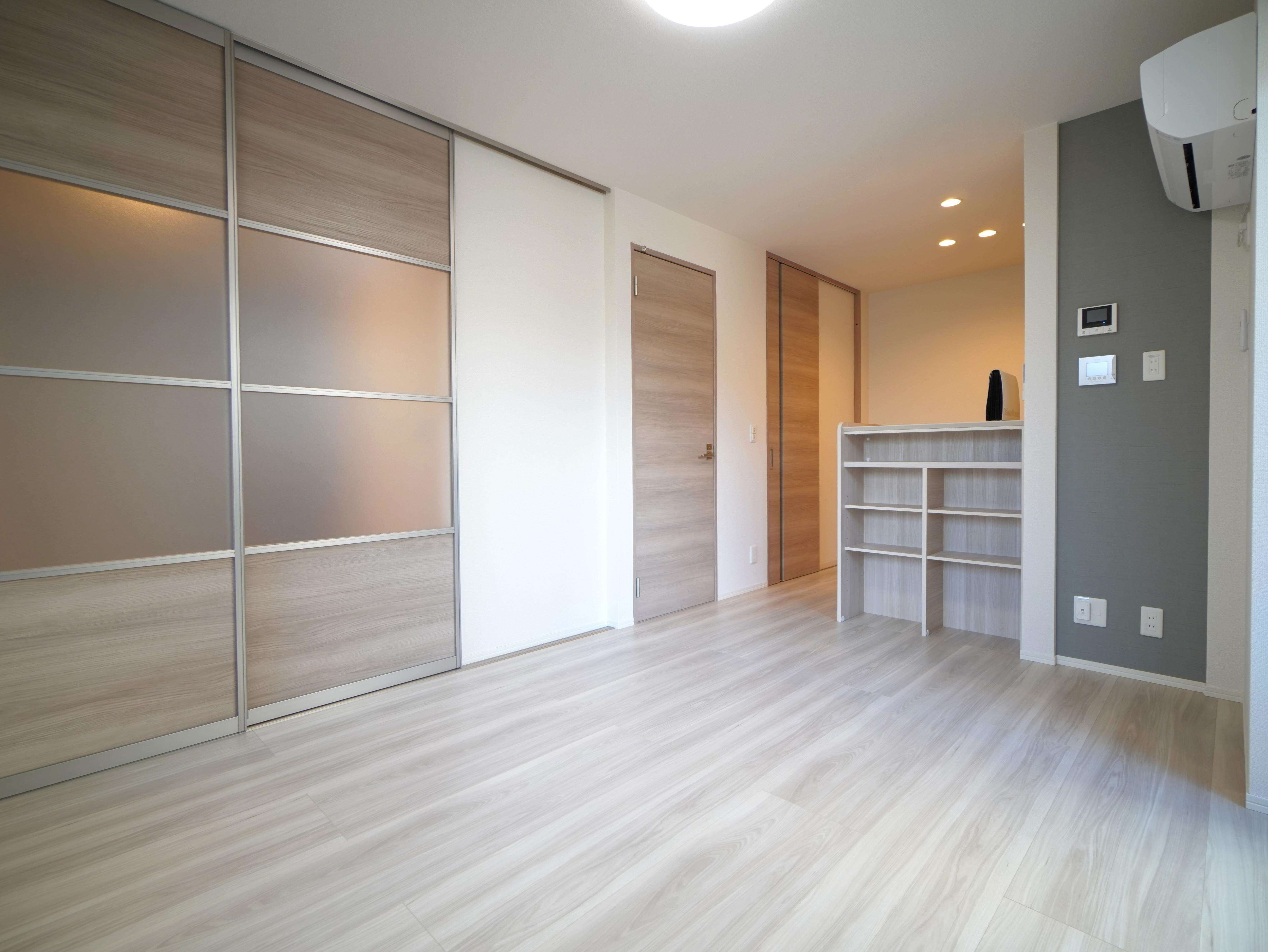 物件内観写真7　(リビングスペース)