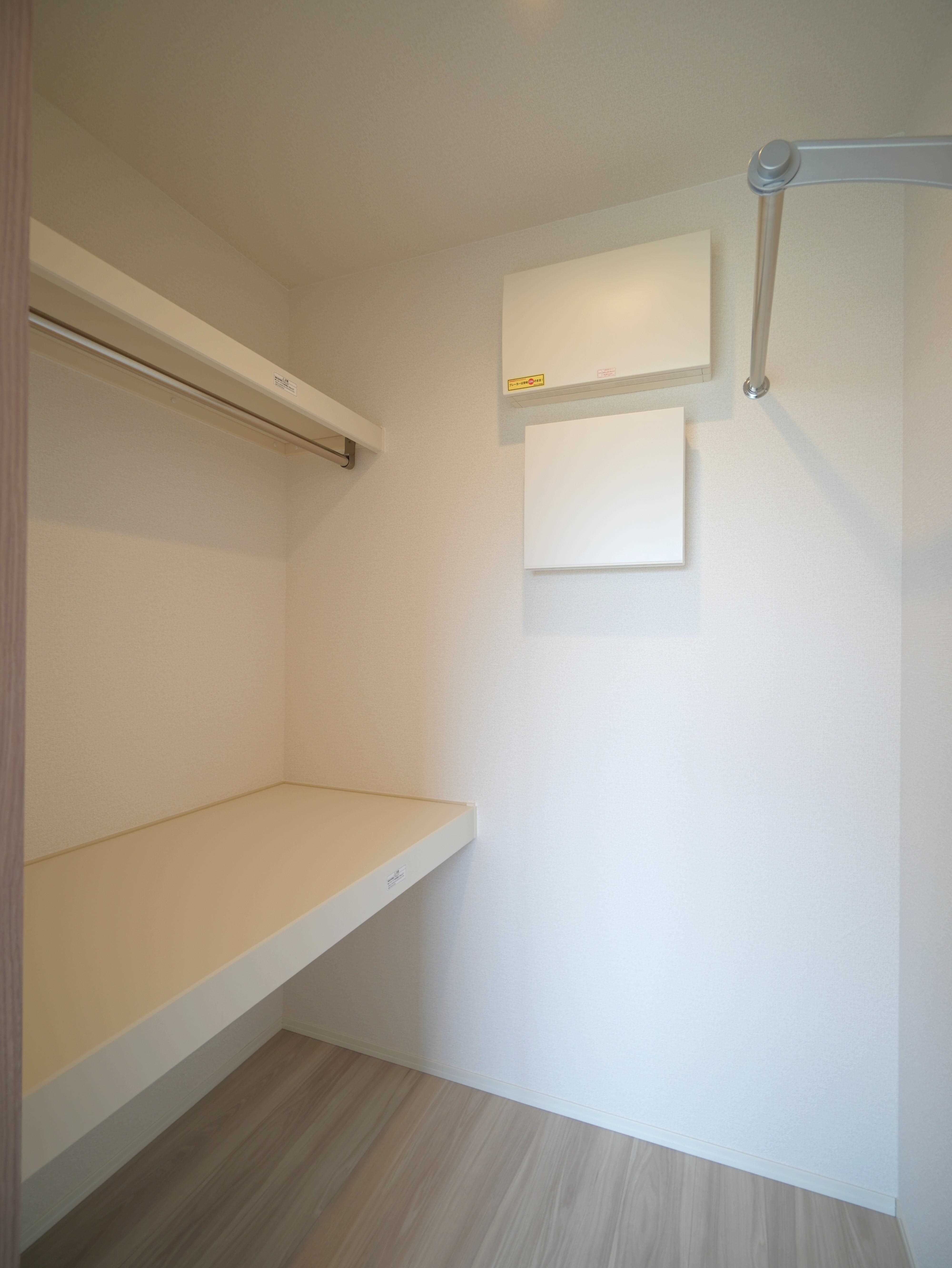 物件内観写真14　(ウォークインクローゼット)
